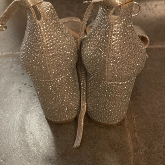 Women's Kelly and Katie Gold Sparkle Chunky Heels (size 9.5) - Picture 3 of 7